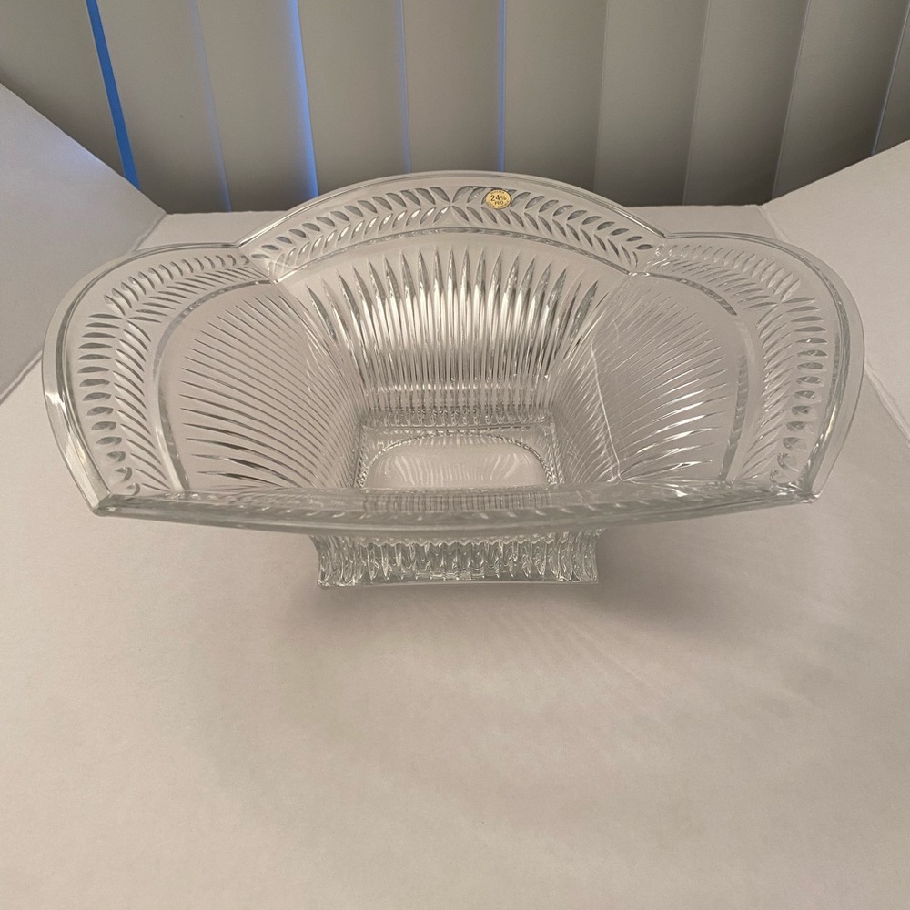 Cut Crystal Glass Decorative Centerpiece Bowl 12inD 4inH